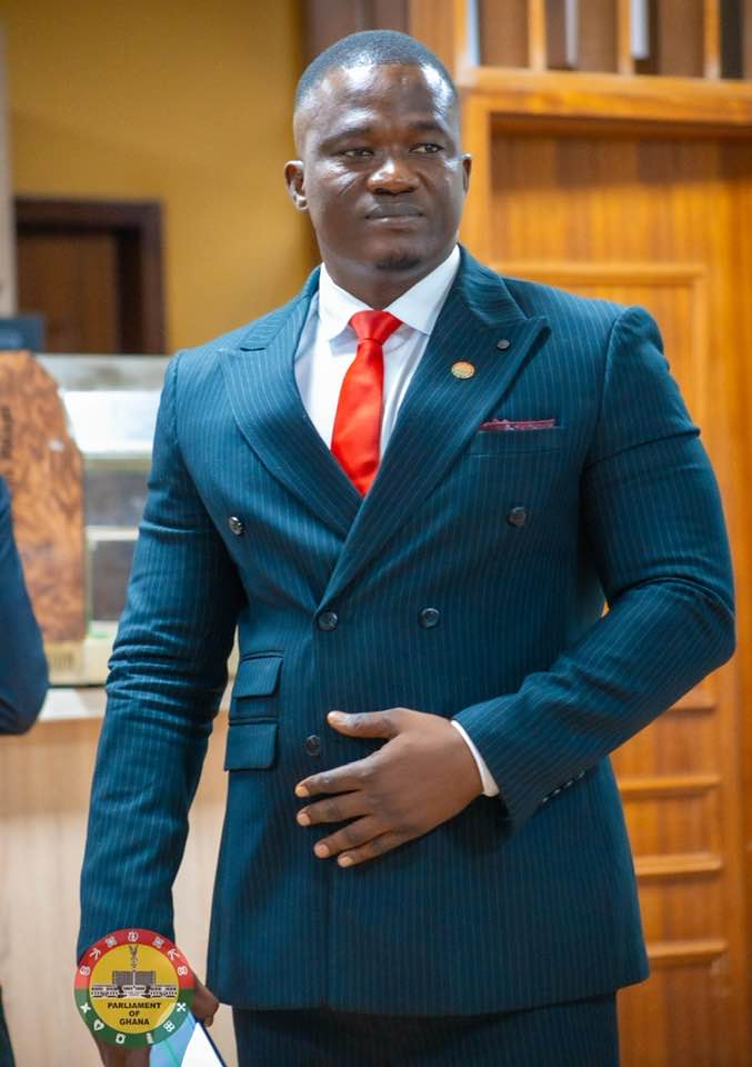 Hon. Nikyema Billa Alamzy Donates GHS12,000 To Support.